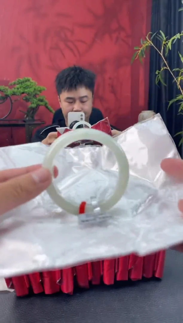 翡翠手镯未镶嵌3