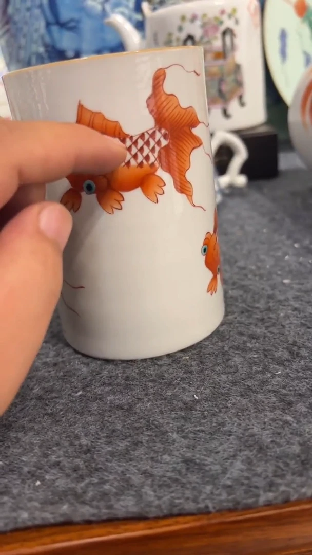 摆件瓷摆件瓷摆件金鱼笔筒