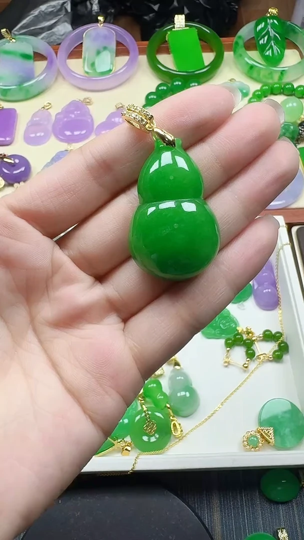颈饰14K金镶嵌翡翠绿胖葫芦