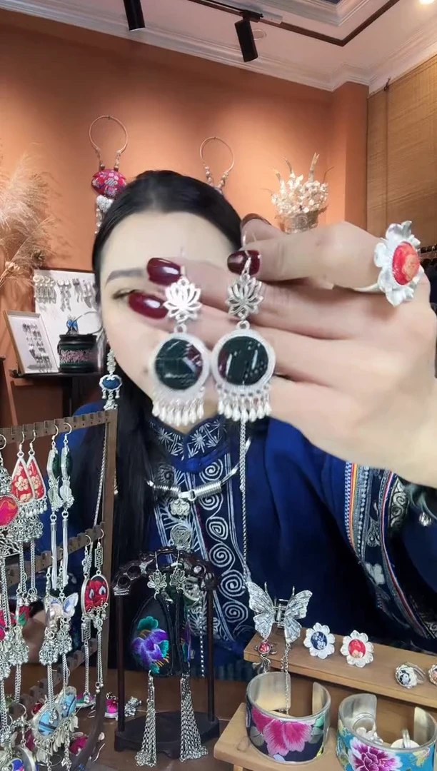 【闪购商品】刺绣纯手工民族风耳环