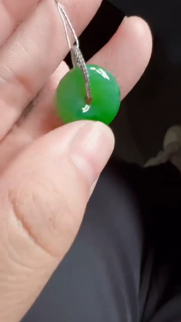 颈饰18K金镶嵌翡翠扣