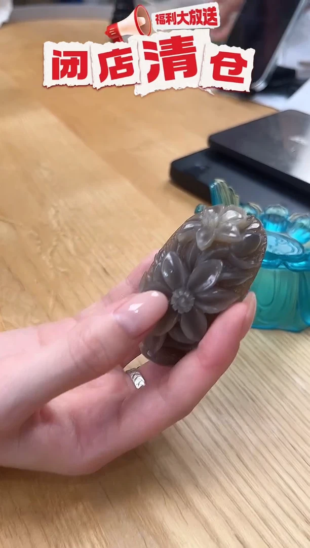 白水牛角白水精雕迷你包包梳（一物一拍） 44.7三朵花