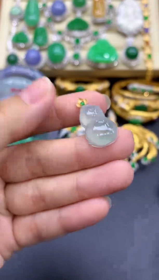 颈饰18K金镶嵌翡翠38-中国好珍宝