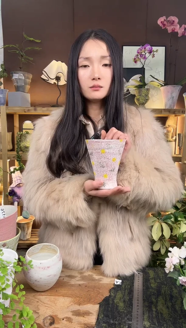 以实际为准编号 159  景德镇手工手绘花盆口123高14