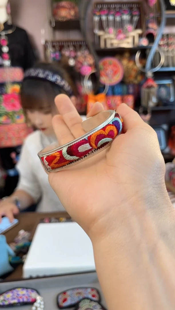 织绣闻*柜民族风手工非遗老绣饰品363