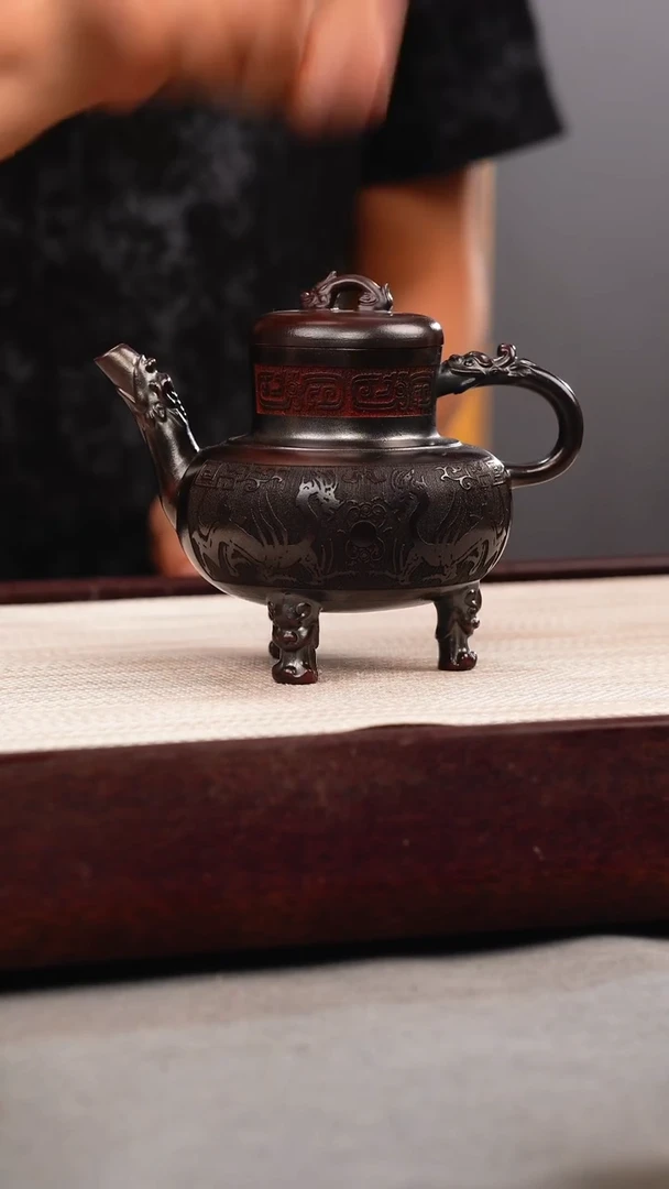 茶壶紫砂古乌泥 三足龙尊 刻绘