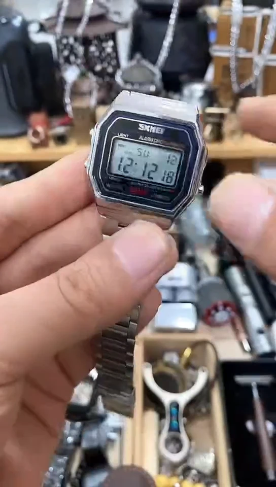 瓷片闪购商品  如图所示