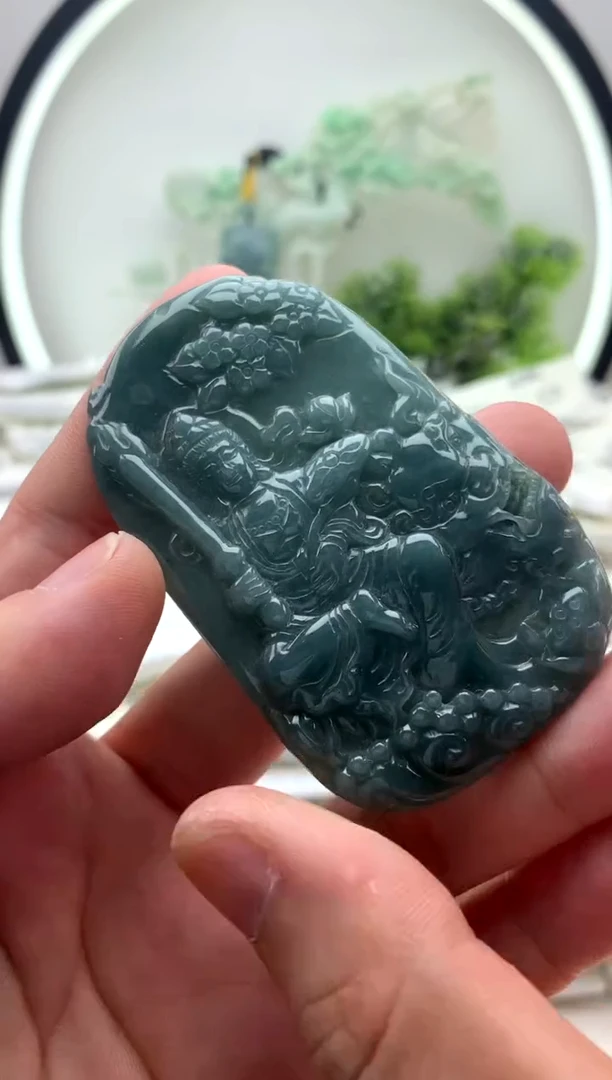 翡翠未镶嵌颈饰文殊