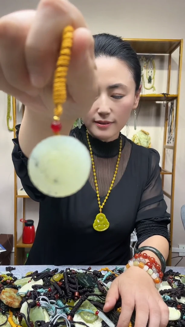 未镶嵌岫玉吊坠`