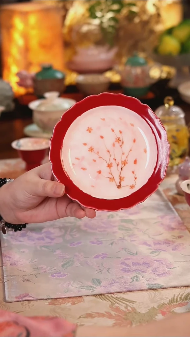 朱墙映雪壶承哈哈