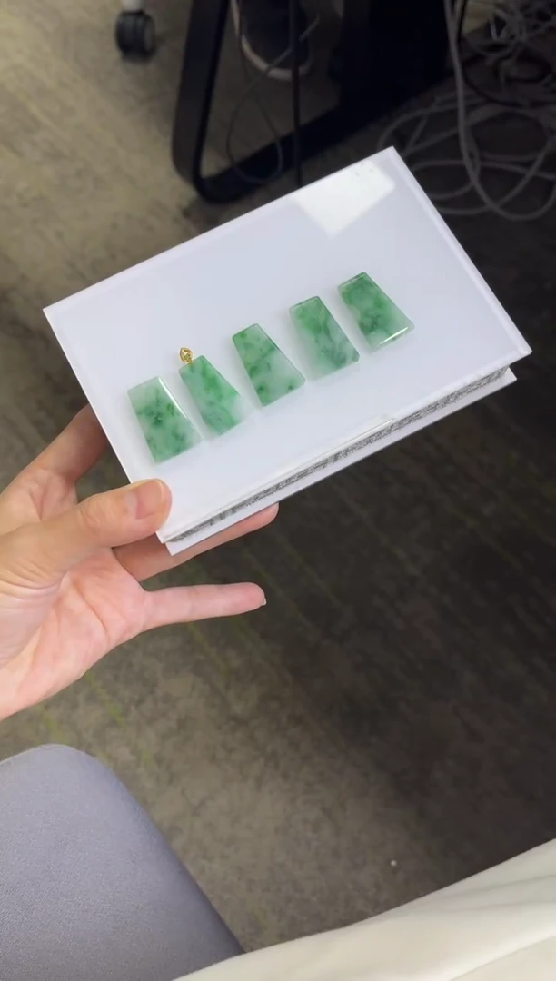 颈饰18K金镶嵌翡翠K307/多样性发一件/配绳子