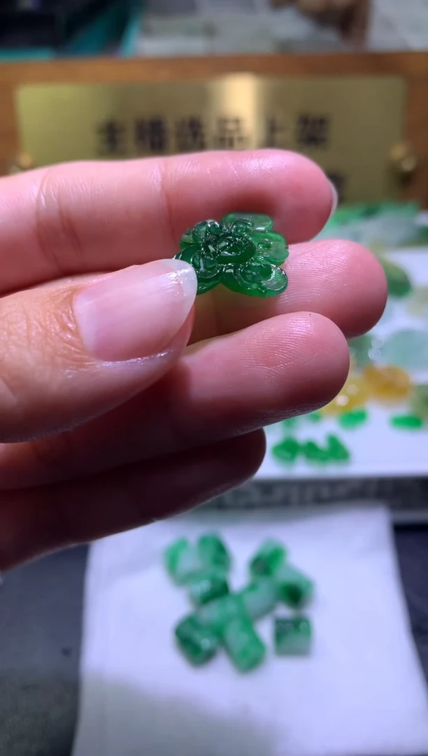 未镶嵌定制翡翠毛货