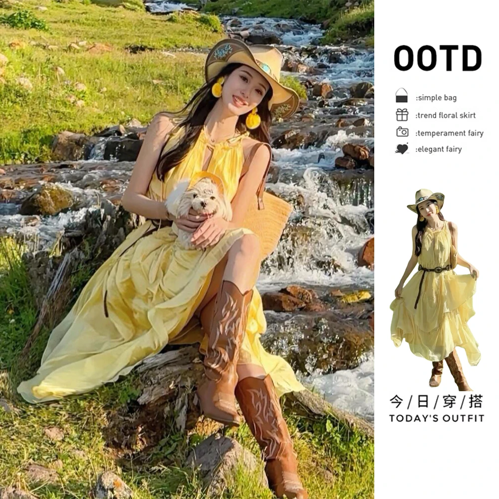 草原新疆旅游穿搭黄色挂脖吊带连衣裙子女装夏季海边度假2025新款