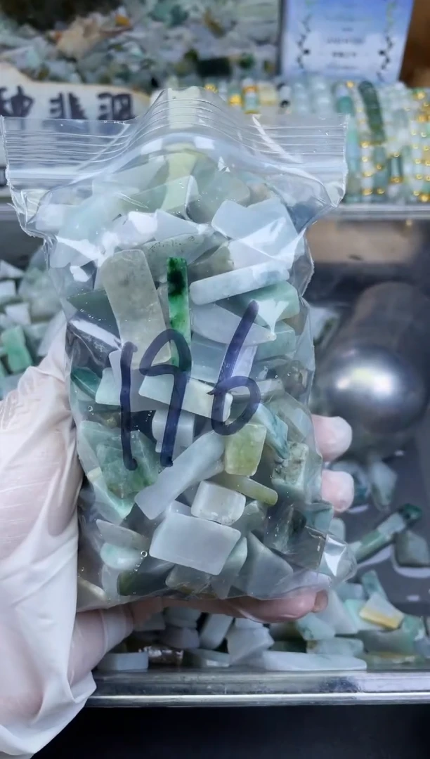 【闪购商品】翡翠颈饰未镶嵌天然翡翠小号500克196