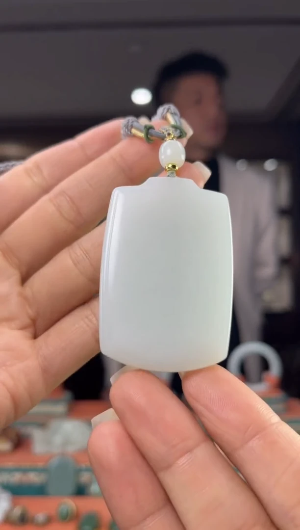 颈饰未镶嵌和田玉佩佩