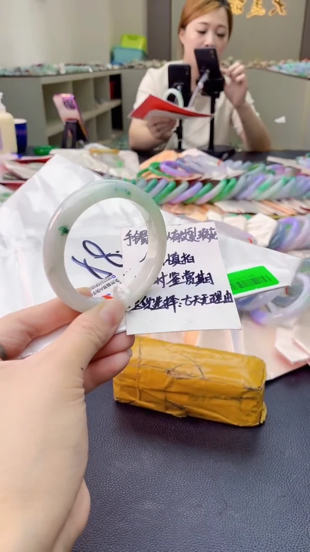 翡翠手镯未镶嵌1002593854