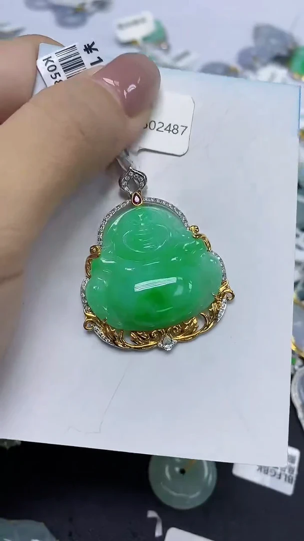 翡翠18K金镶嵌颈饰天然缅甸翡翠A货