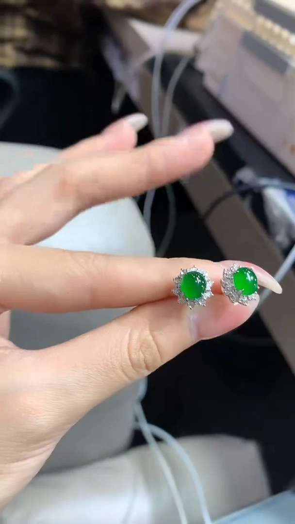 【闪购商品】翡翠耳饰18K金镶嵌30团购