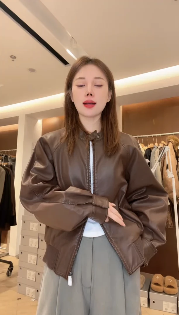 沈*唯到付YP皮衣M码