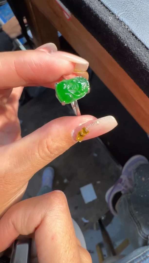 未镶嵌定制翡翠翡翠A货有轻微色差属于正常现象，戒指多样性发货1