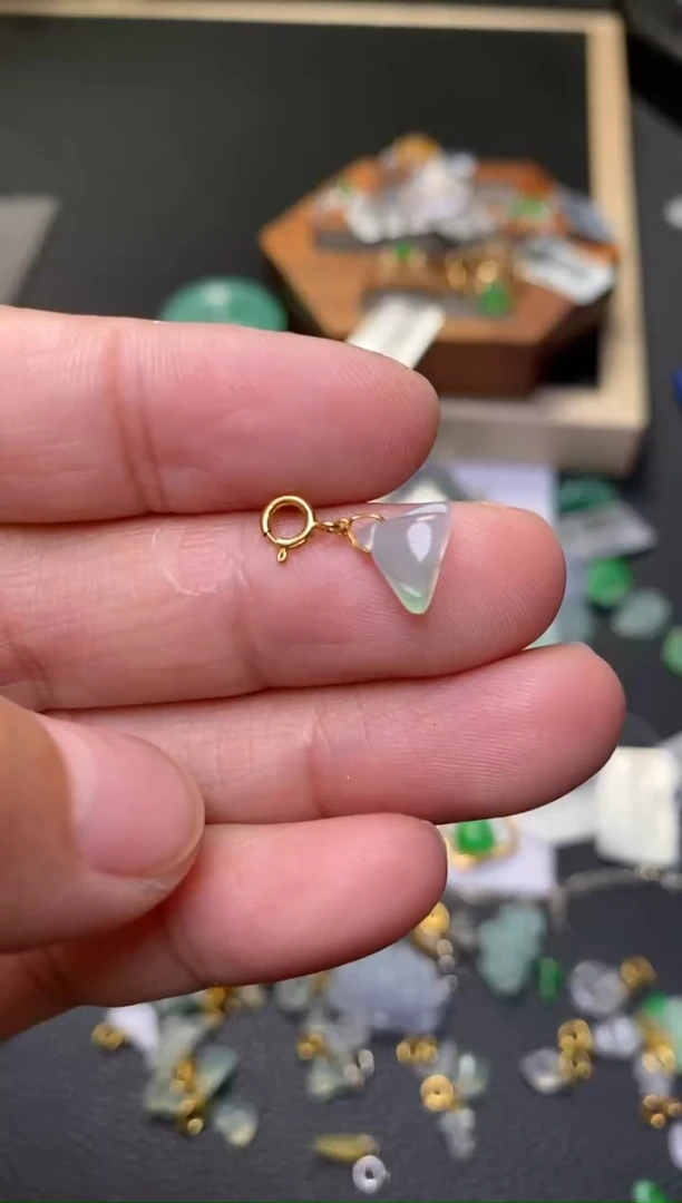 颈饰18K金镶嵌翡翠净货38411