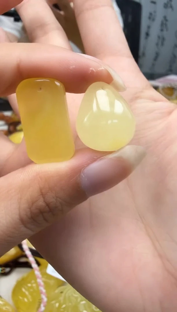 未镶嵌琥珀裸石随机一个