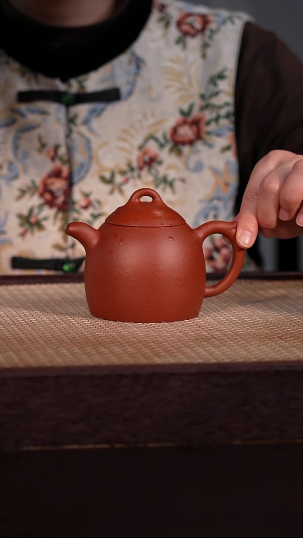 茶壶紫砂鱼籽降坡 250cc