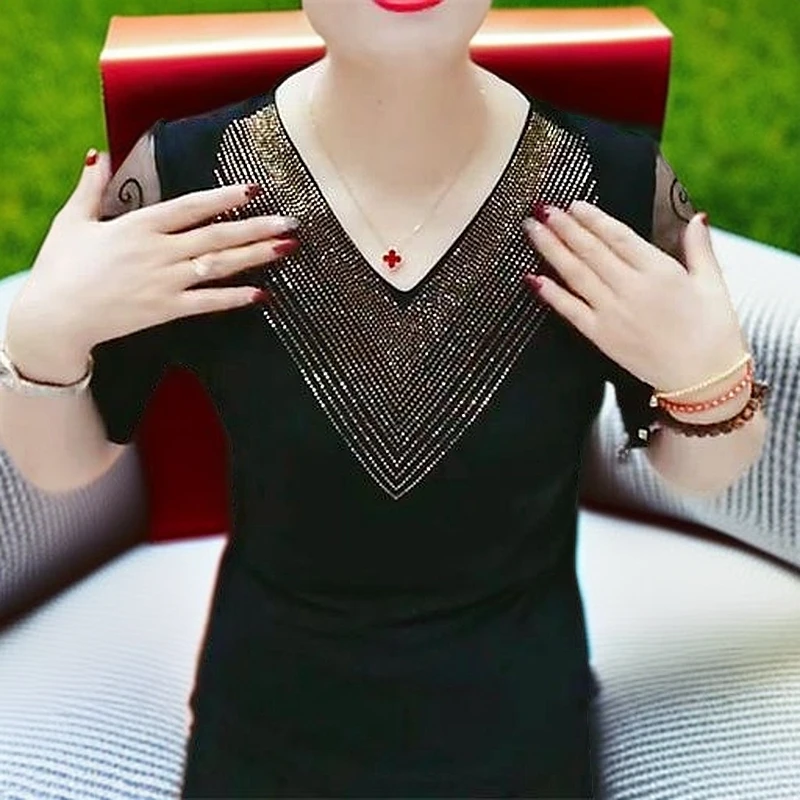 中袖常规蕾丝V领烫钻纯色T恤显瘦时尚气质夏装外穿洋气中年妈妈装