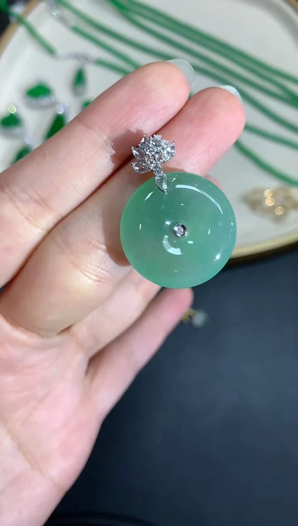 【闪购商品】翡翠吊坠(不含链)18K金镶嵌A630|9800