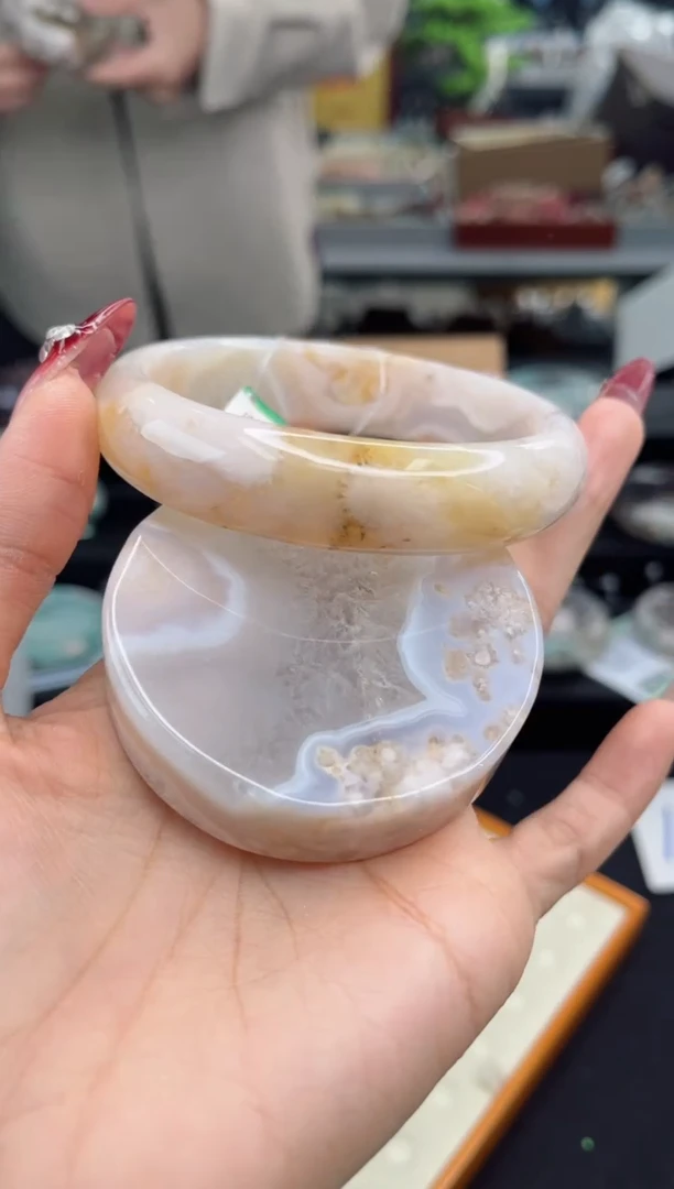 【闪购商品】石英质玉手镯未镶嵌64圈口（赠品镯心）1443479