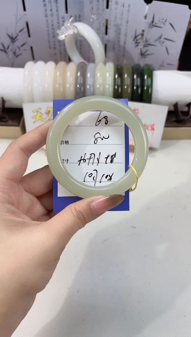 未镶嵌手镯和田玉晴水68