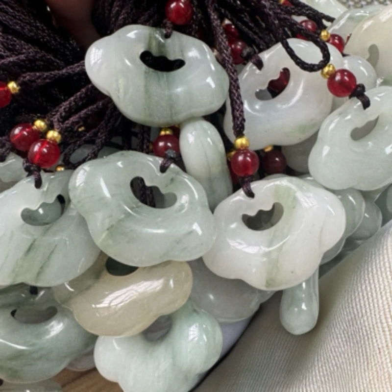 男女瑕疵玉石小锁吊坠时尚复古多样性发货拍一发一