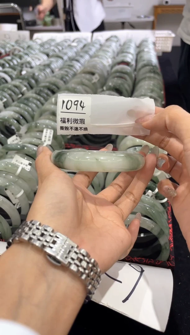 未镶嵌手镯石英质玉1094