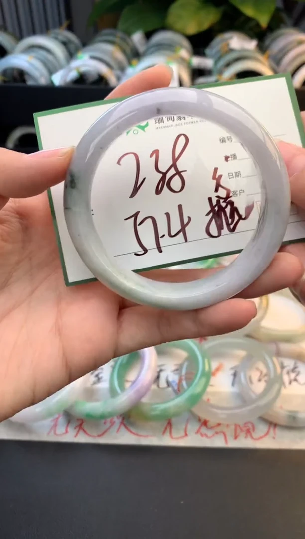 未镶嵌定制翡翠小*果毛货需精细抛光+多人