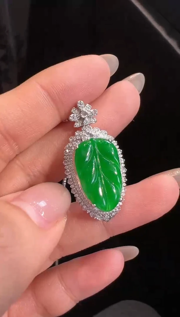 【闪购商品】翡翠吊坠(不含链)18K金镶嵌吊坠