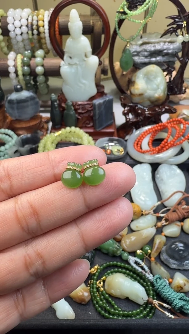 颈饰18K金镶嵌和田玉和田玉