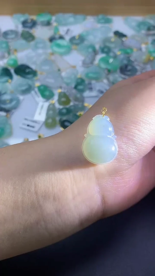 颈饰18K金镶嵌翡翠天然缅甸A货百元以上9元证书费自理