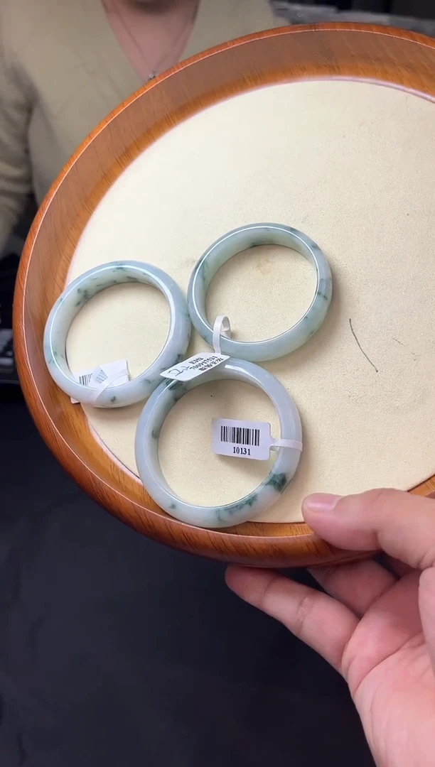 颈饰18K金镶嵌翡翠10131天然翡翠A货【手镯】多样性发一个