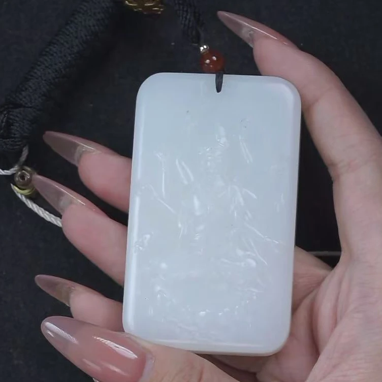 清代和田玉千手观音挂牌