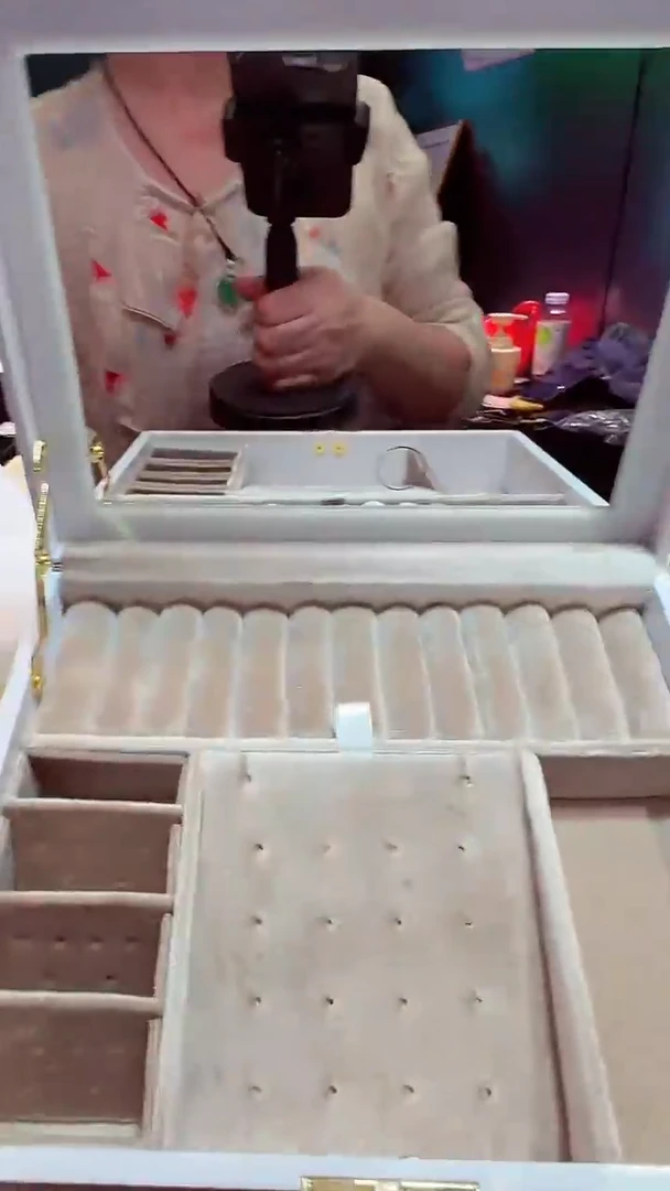 翡翠18K金镶嵌戒指珠宝首饰盒