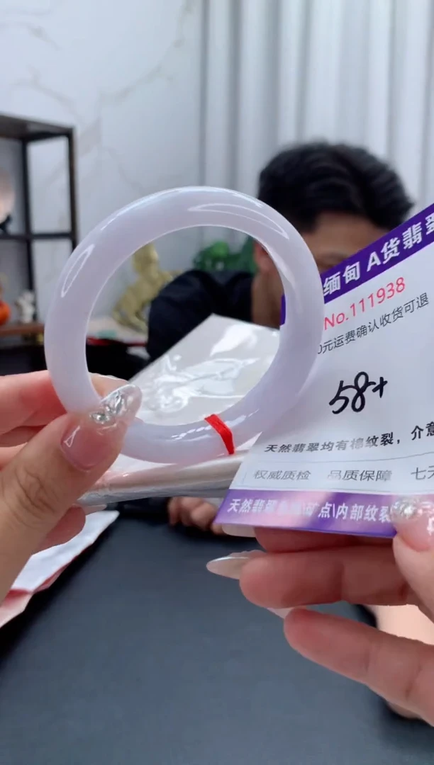 未镶嵌手镯翡翠有纹，完美者勿拍