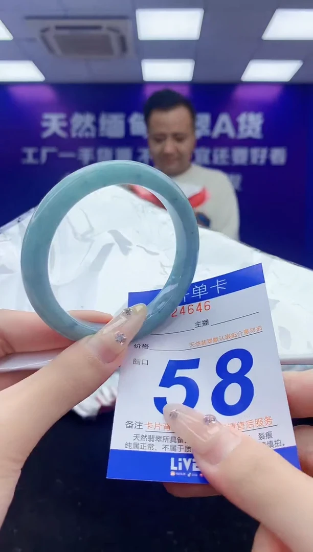未镶嵌手镯翡翠AAAAAAAAAAAA