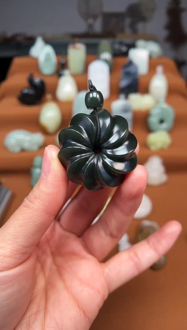 颈饰未镶嵌和田玉平安扣