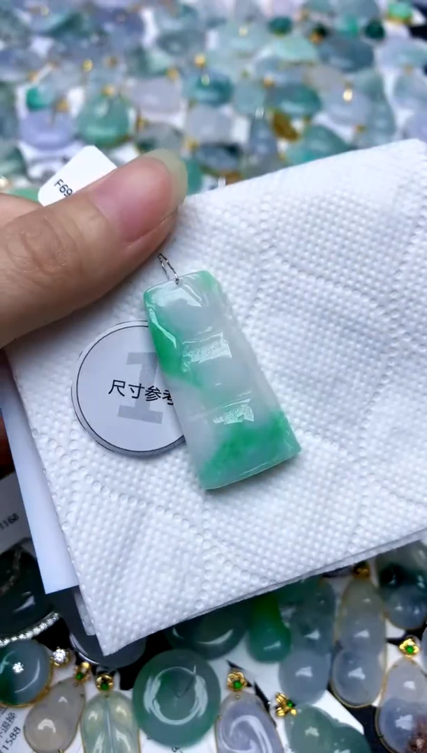 颈饰未镶嵌翡翠天然A货翡翠