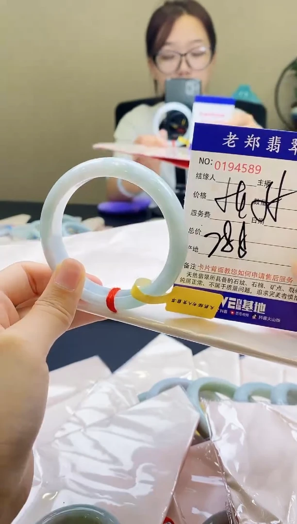 翡翠手镯未镶嵌AAAAAAAA