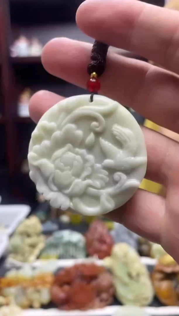 岫玉未镶嵌吊坠·