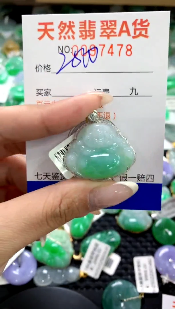 翡翠18K金镶嵌颈饰1111111111111111