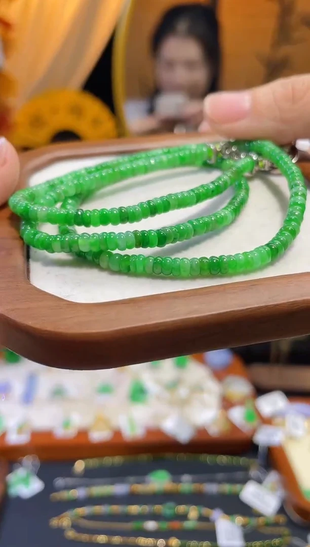 颈饰未镶嵌翡翠项链