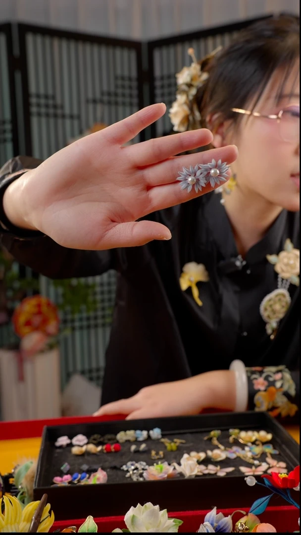 刺绣非遗绒花手工饰品