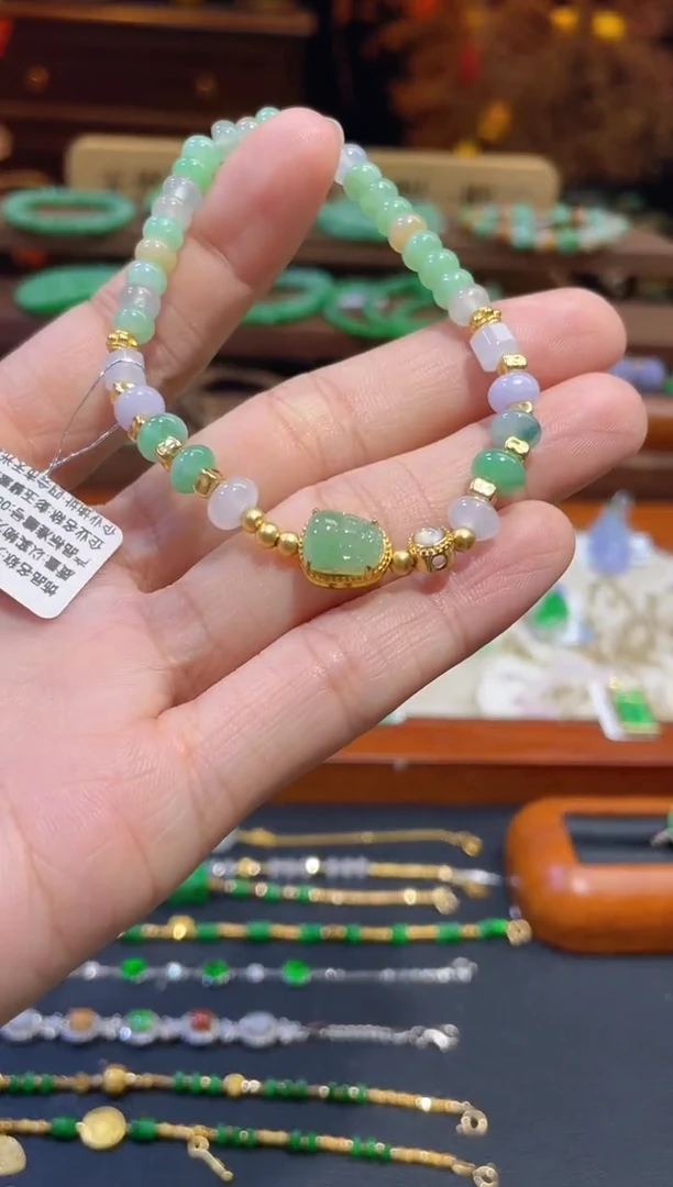 颈饰未镶嵌翡翠手串